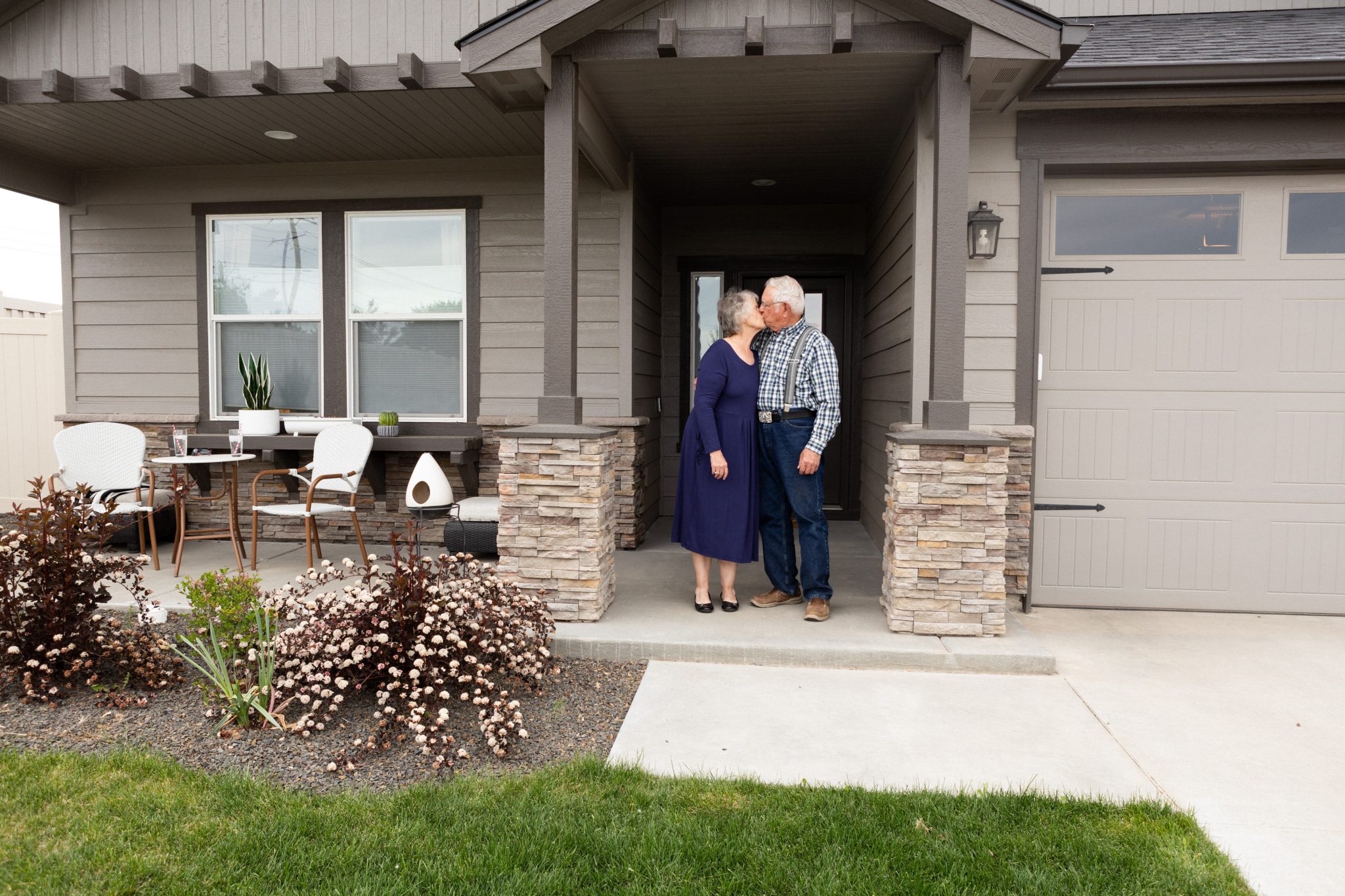 How to Create a Friendly Front Porch For Your New Home - Front Door ...
