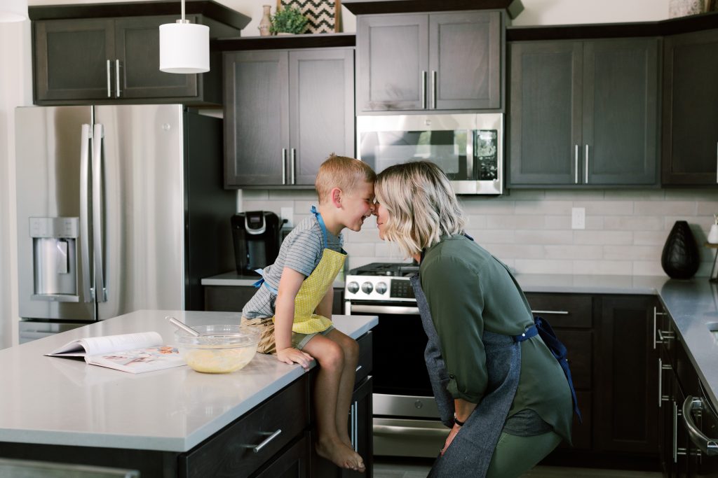 Simple Tips for Keeping Quartz and Granite Countertops Looking New